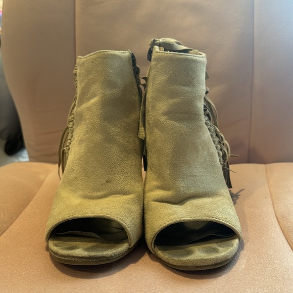 Shoes - Picture 3 of 3